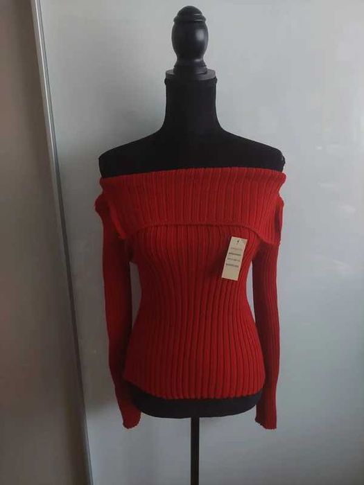 Pulover / bluza pe umeri roșie