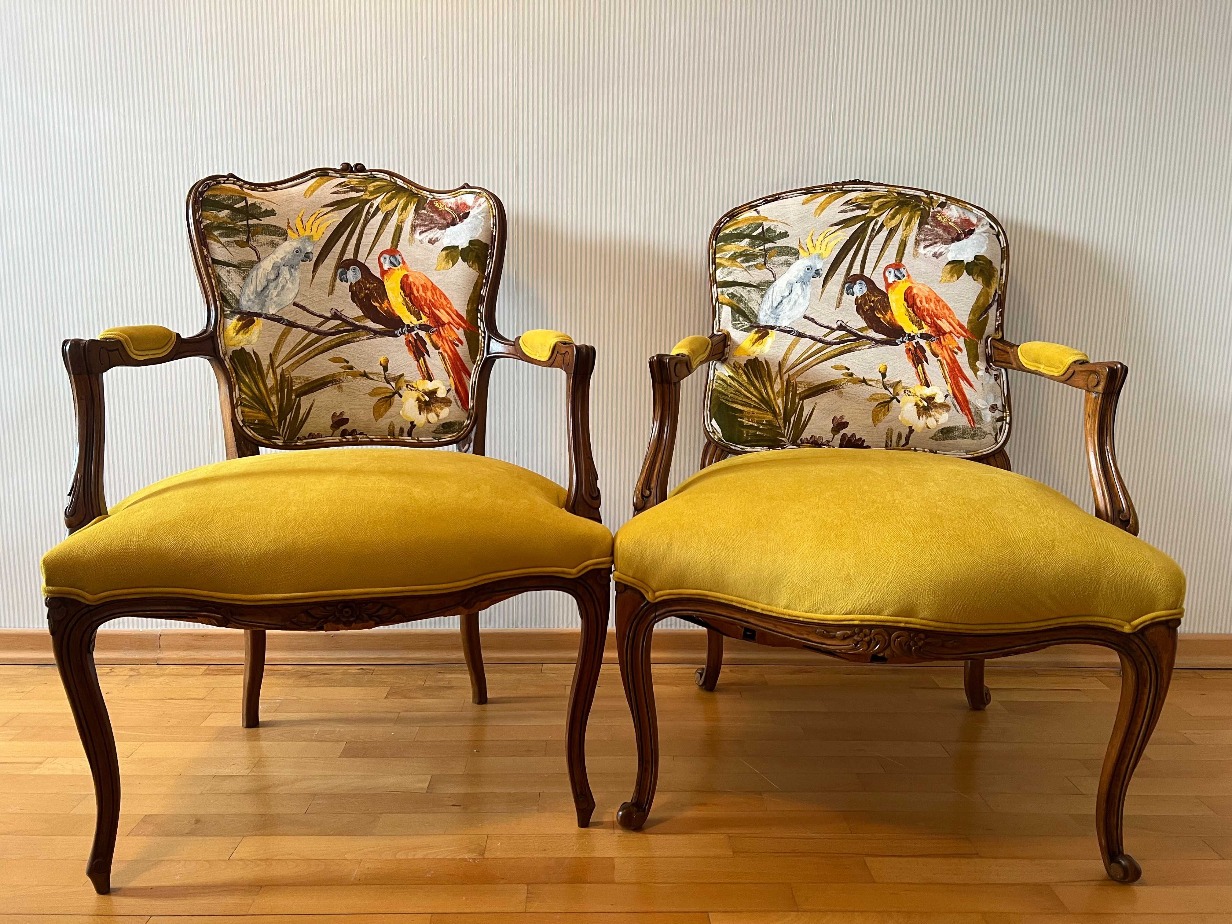 Двойка антикварни кресла в стил Луи XV