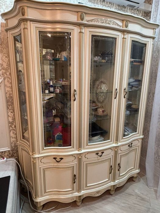 Сервант хорошего качества