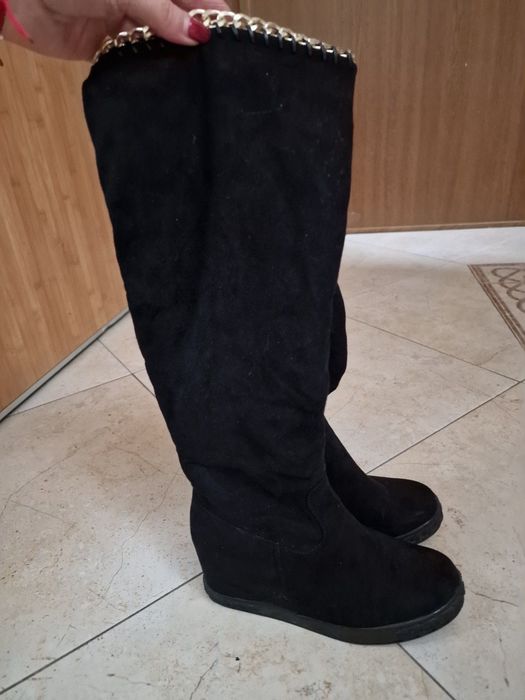 Високи зимни ботуши на платформа