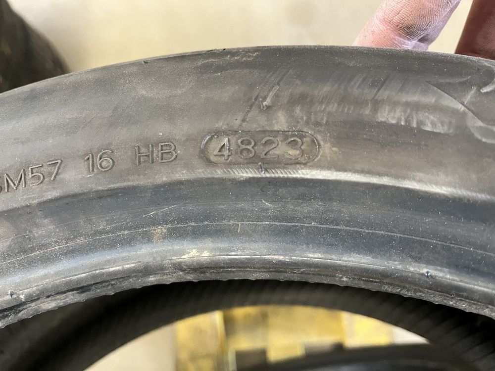 2 бр Летни гуми 235/40/19 Hankook (2023)