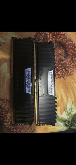 Memorie Corsair Vengeance, DDR4, CL16 3200MHz, CL13 2133MHz