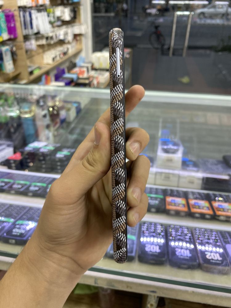 Realme C15.