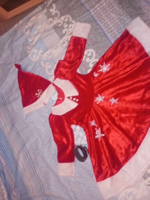 Продам новогоднюю одежду и зимний комбез