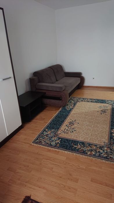 Închiriez garsoniera decomandata