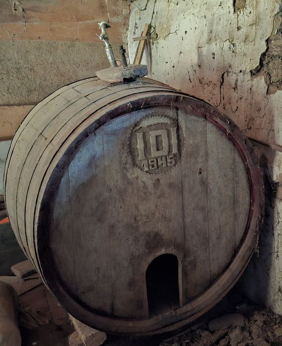 Butoi vechi 2000 litrii pentru vin,decor-wine bar sau de facut ciubar,