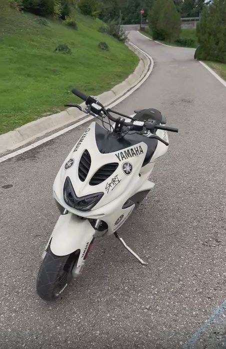 Vând scuter Yamaha aerox