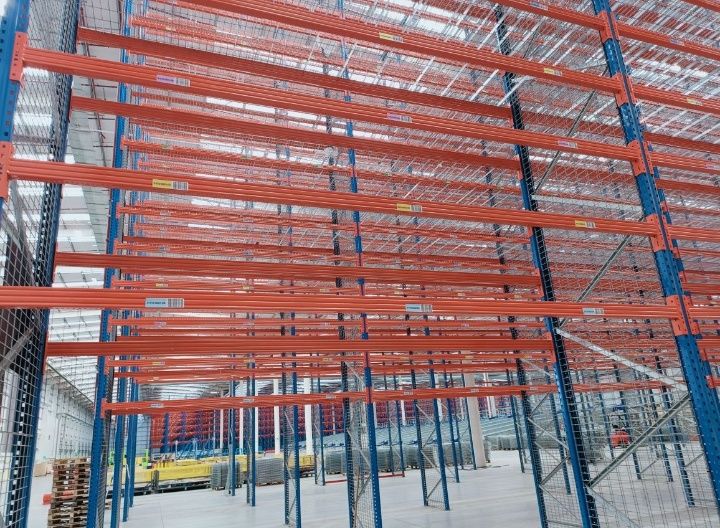 Rafturi de depozitare a mărfii avem orice model avem de greutate