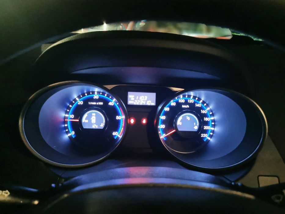 Vand Hyundai IX35 2.0 crdi 4*4  2014 184 cai Euro 5