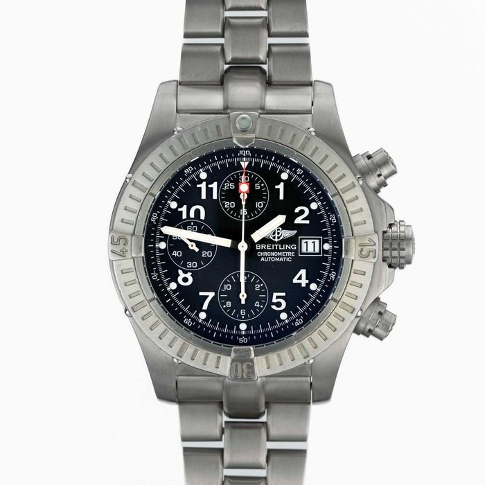 Breitling Chrono Avenger Titanium 44mm E1336009/B555