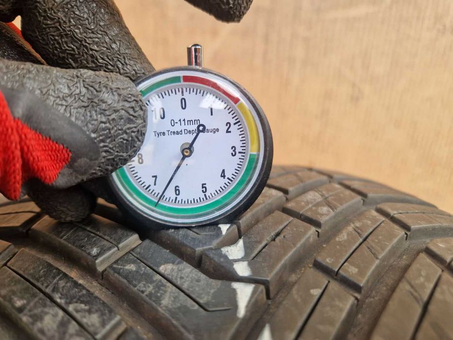 2 броя Continental R19 245/45
Всесезони гуми 
DOT1023