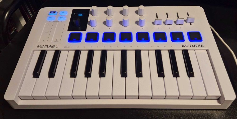 Controller MIDI Arturia Minilab 3 ca nou
