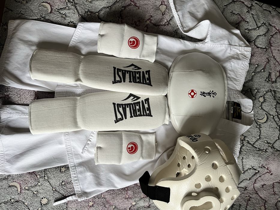 Кимоно и амуниция продам