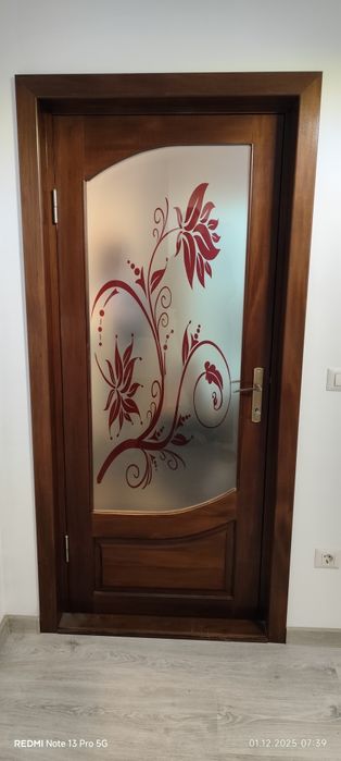 Vând 4 uși de interior, din lemn masiv 200 X 88 cm