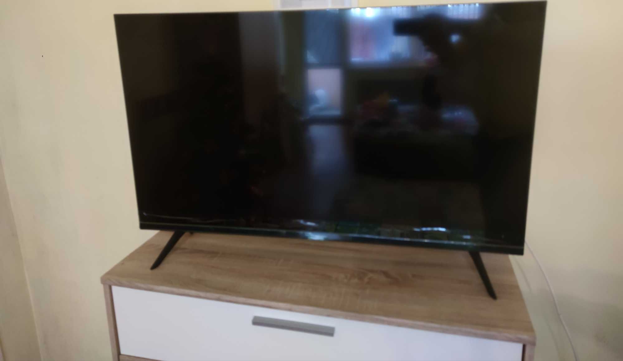 Чисто нов Samsung Smart  43" инча. Купен на 18- 11- 2023 год.  Самсунг