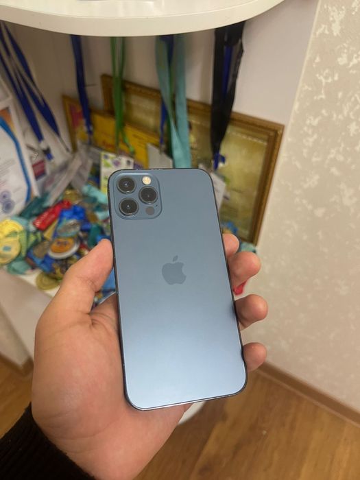 iPhone 12 pro в хорошем состоянии