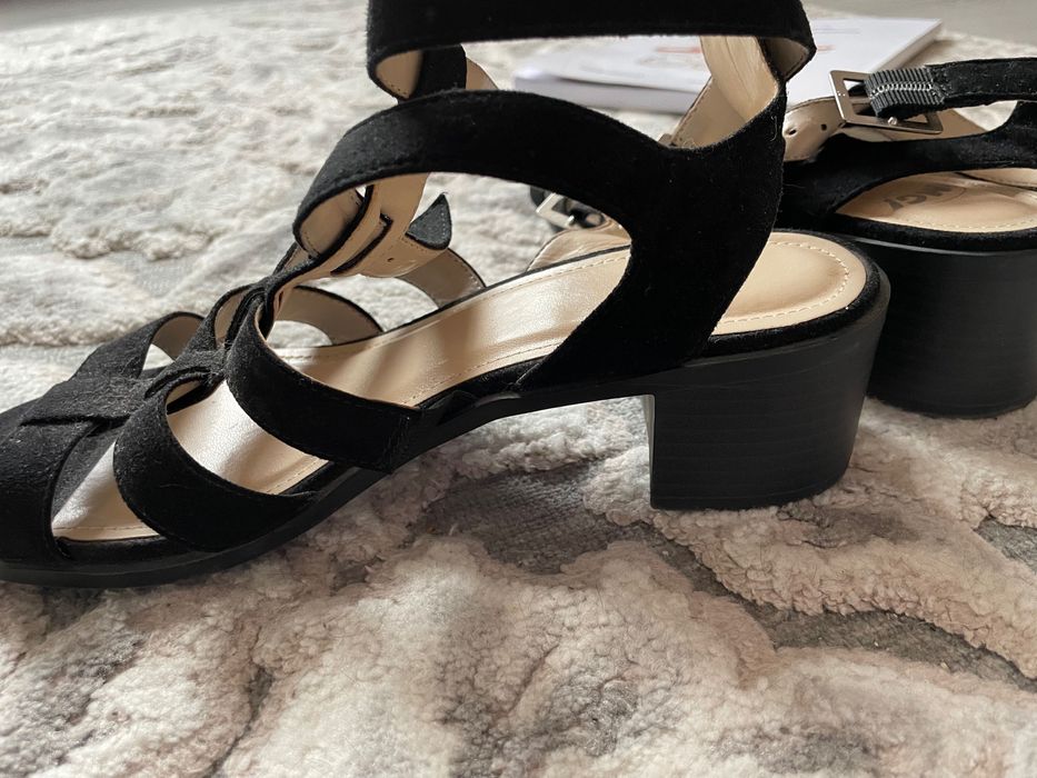 Sandale noi. Marime 37