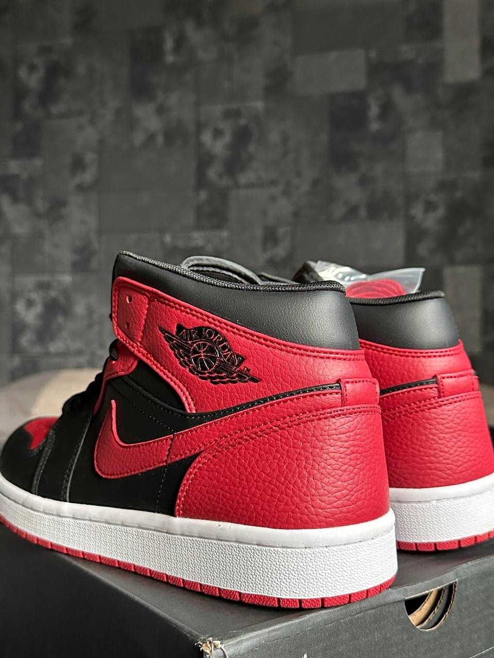 Nike Air Jordan 1 Mid Black/Red