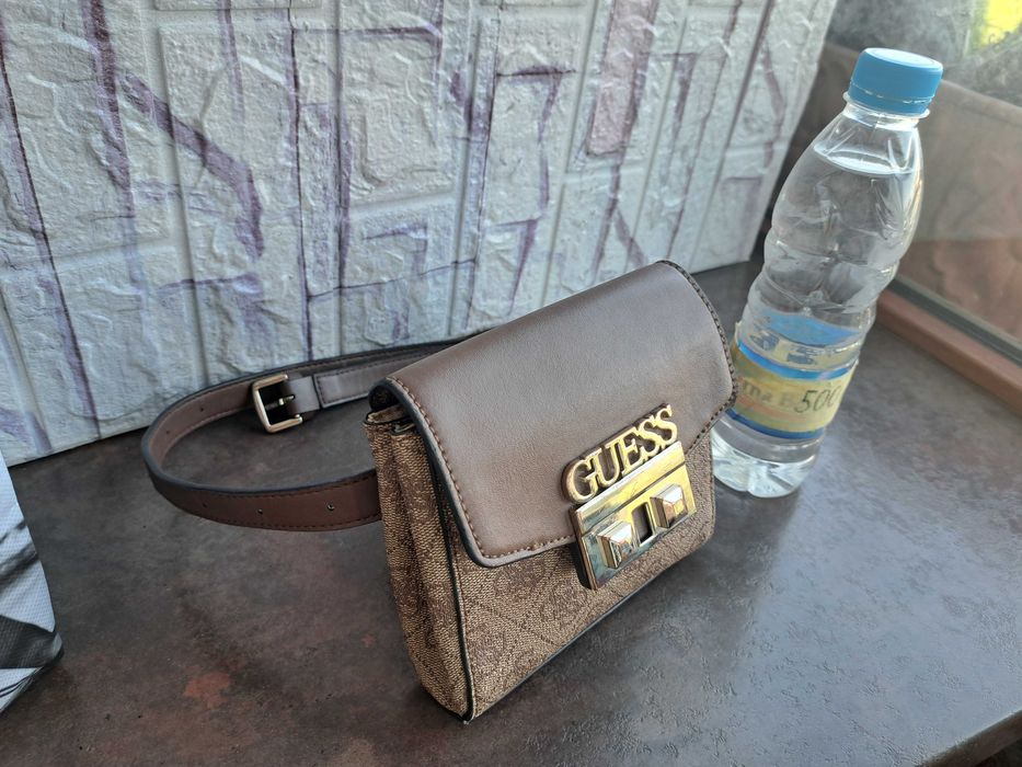дамска чанта GUESS,малка чантичка за кръста,банан,гес