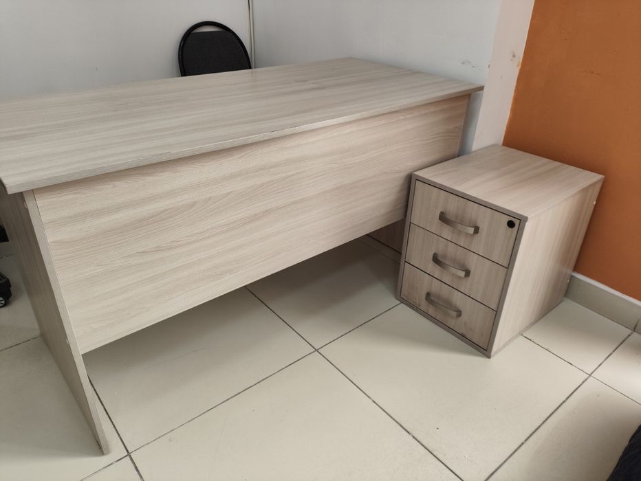 Стол рабочий с тумбой