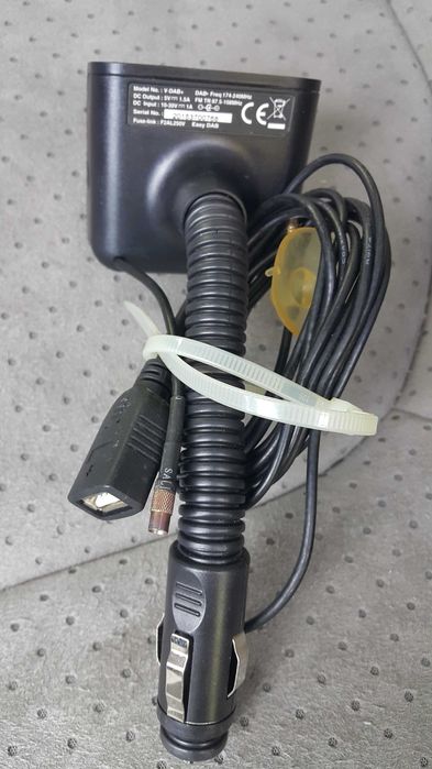 Преносим Easy DAB FM радиоприемник - трансмитер