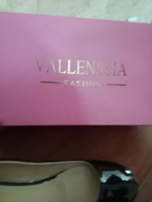 Женские лаковые туфли