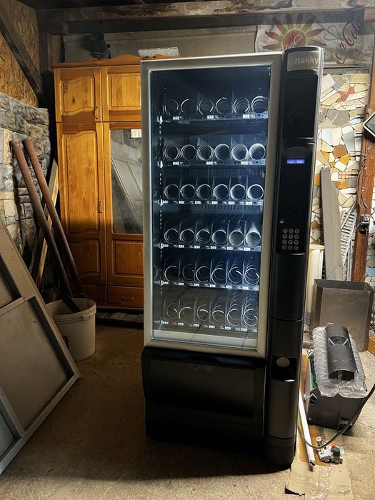 Вендинг машина за храни и напитки Некта Снаки