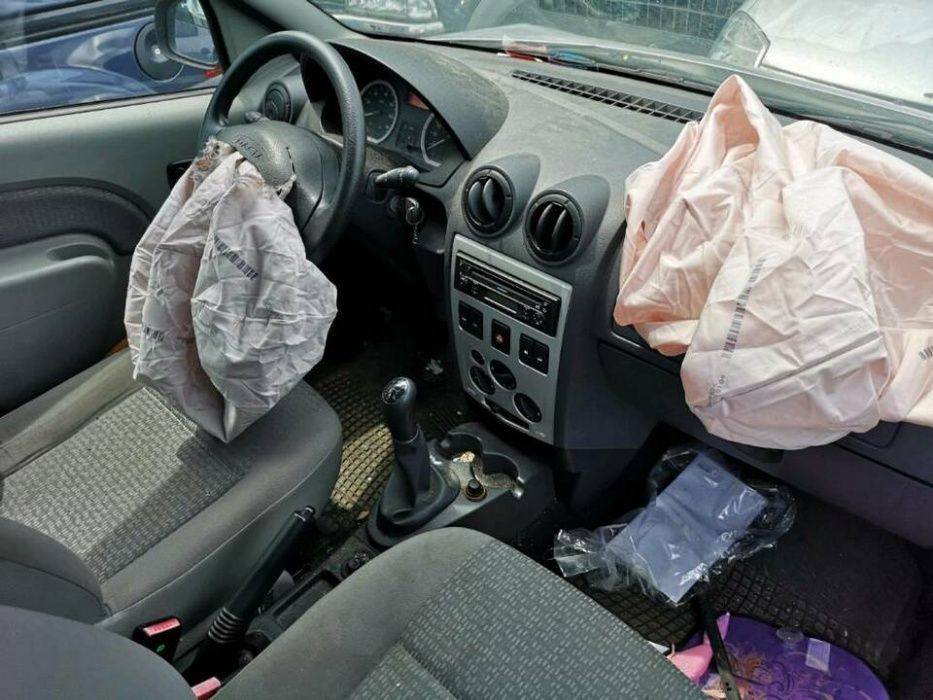 Дачия логан 1.5дци 68к.с на части с работещ двигател.