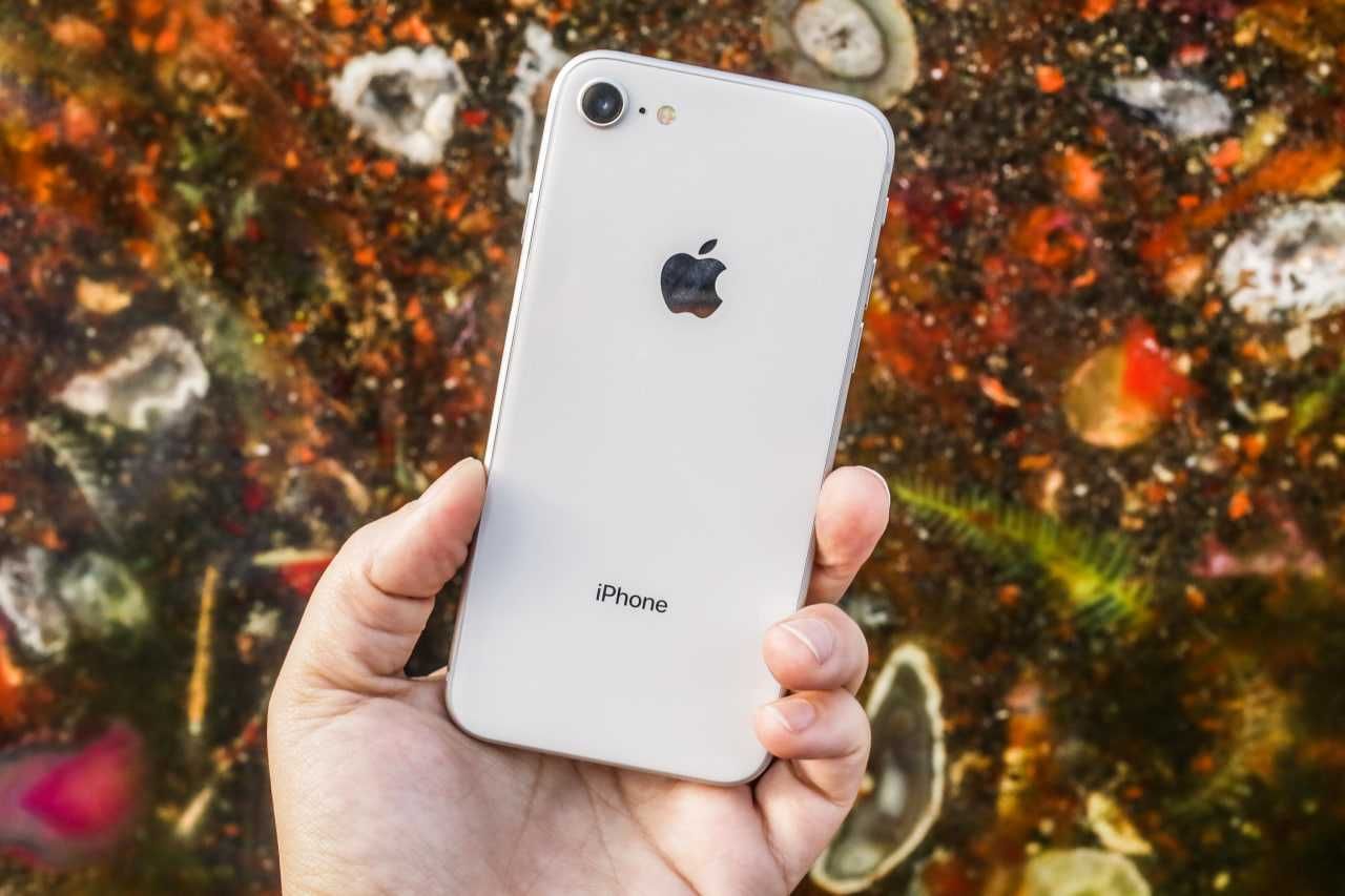 iphone 8  sotiladi 1.9mln
