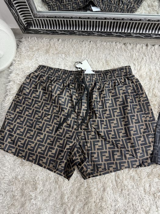 Sort de baie Fendi colectie noua vara 2025