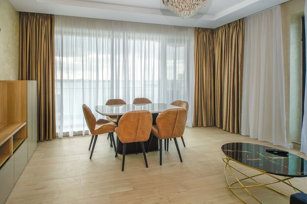 Ofer spre inchiriere apartament cu 3 camere cu vedere superba spre lac