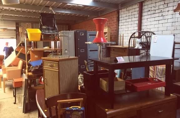 Ofer servicii profesionale de debarasare evacuare mobila