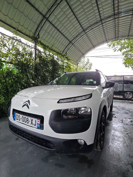 Mașina este într-o stare foarte bună.  Vând urgent