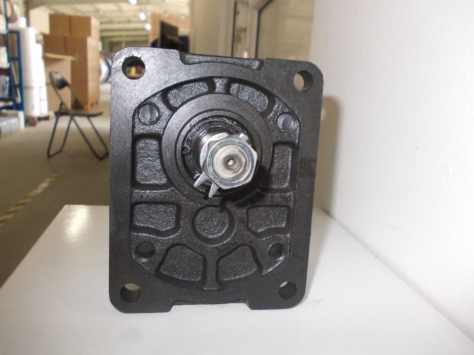 pompa hidraulica,pompe hidraulice fiat same utb standard flanse