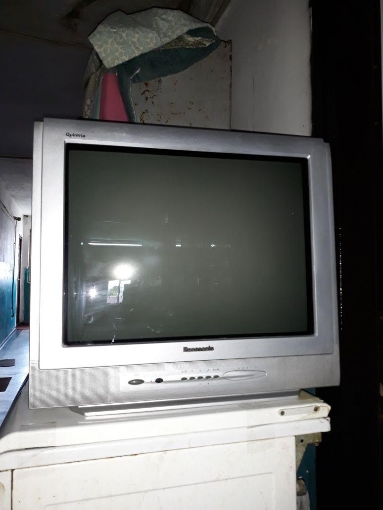 Vand Televizor Panasonic, stare excepțională. Pret 400 Ron neg !