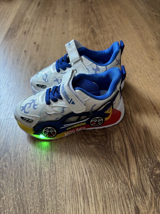 Детски светещи маратонки