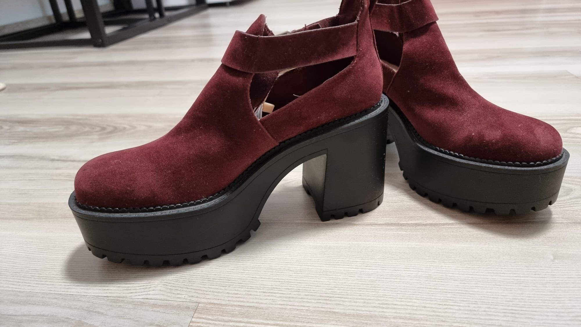 Pantofi vișinii PULL&BEAR