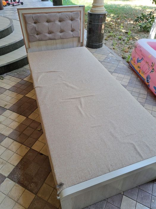 Кровать в хорошем состоянии