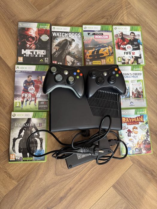 Xbox 360 + 2 manete + 8 jocuri – impecabil