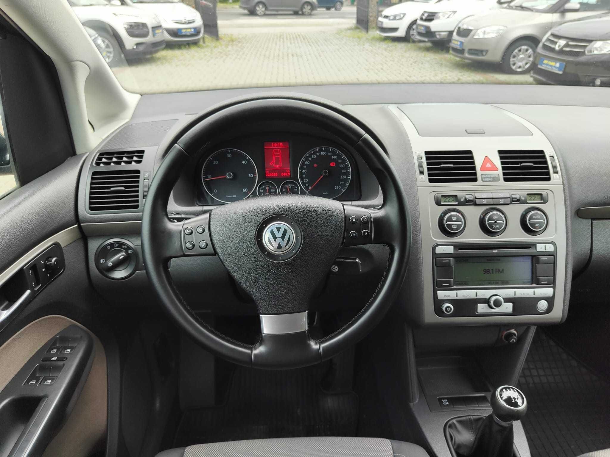 Volkswagen Cross Touran 2.0 TDI 140 CP carlig remorcare, Clima, senzor