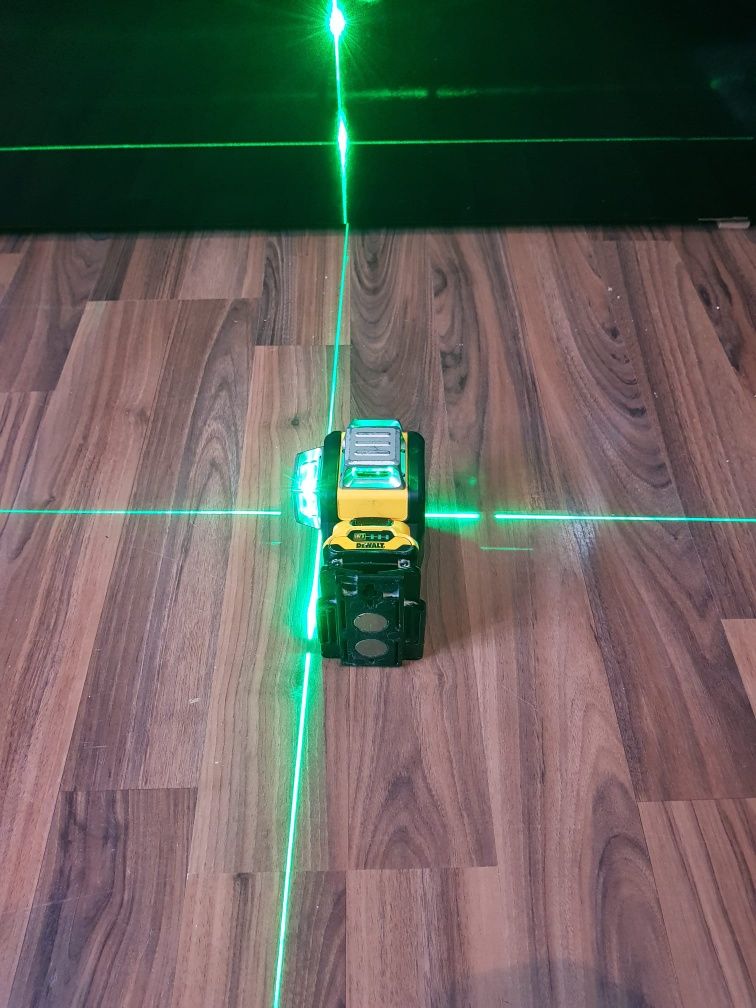 Dewalt DCE089G,laser la 360⁰ cu linii verzi.