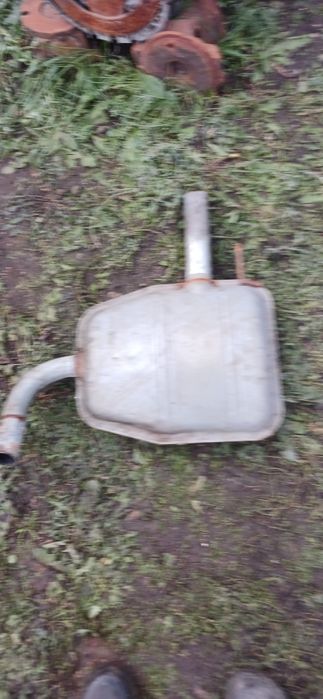 Продам  глушитель Фольцваген  Посад. Гольф в хорошем состояний