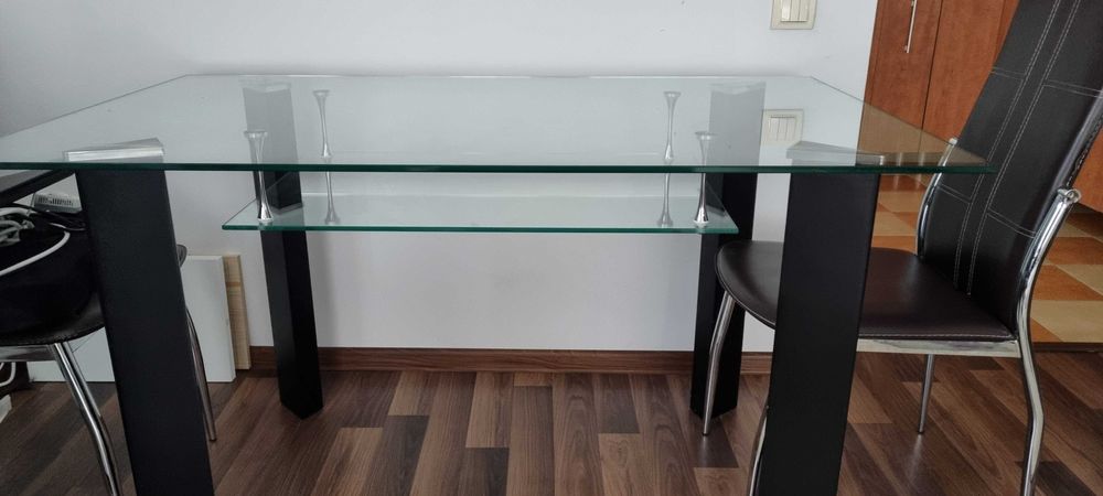 Masa cu blat de sticla