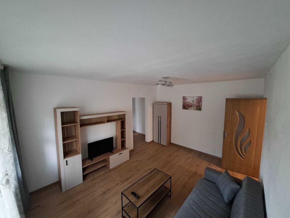 Inchiriez apartament