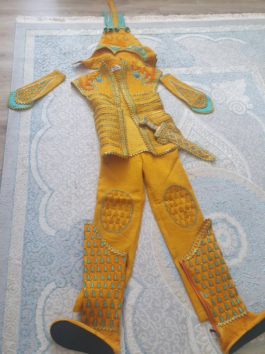 Продам 2 казахских костюма