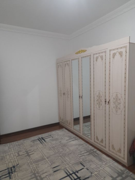 Яккасарой туманида 5 хонали квартира факат студент кизларга берилади