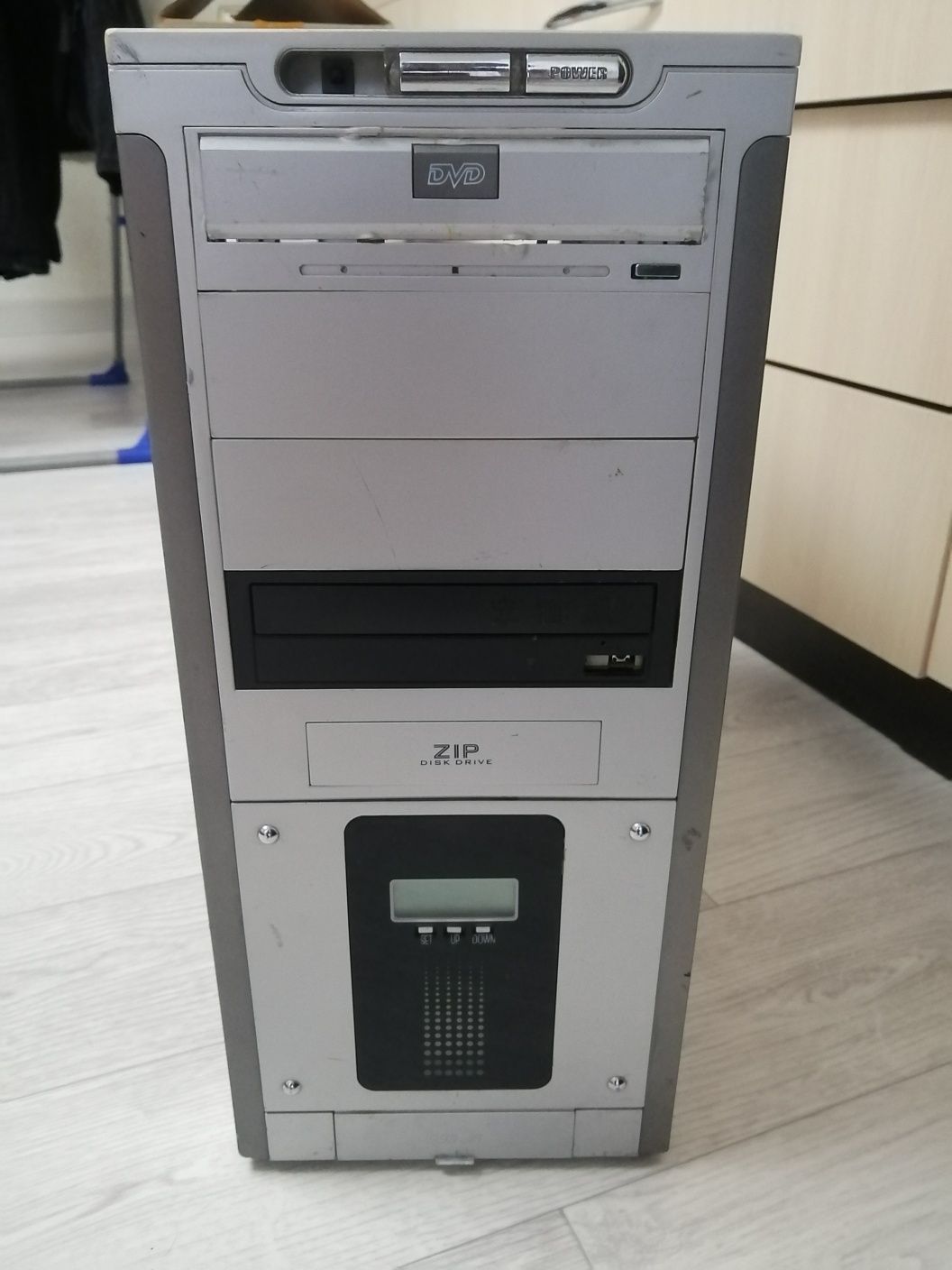 Продам корпус в комплекте кулер