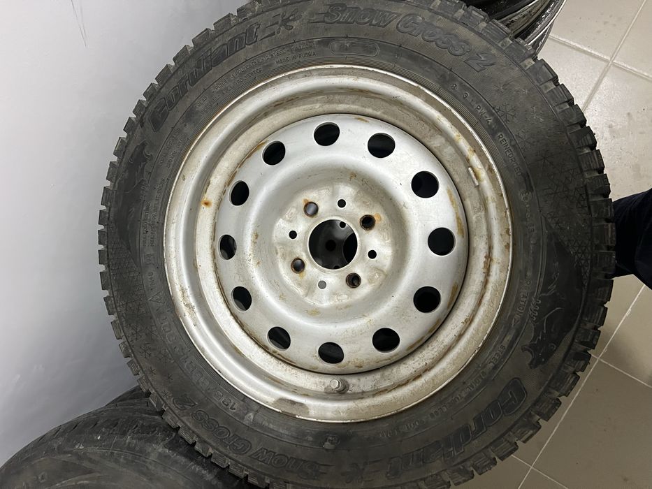 Продам зимнюю шипованную резину с железными дисками на 14R