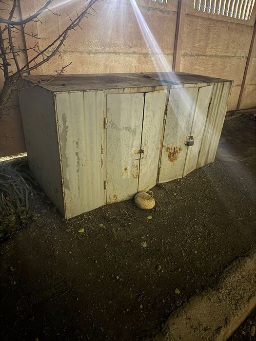 Сейф, шкаф  из толстого метала