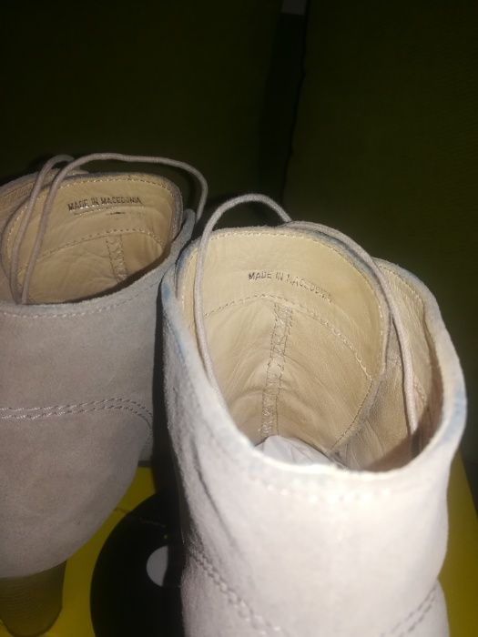 Ghete bej piele intoarsa
